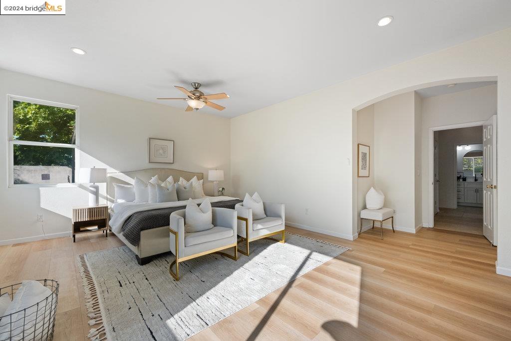 5015 HOLLOWGLEN COURT