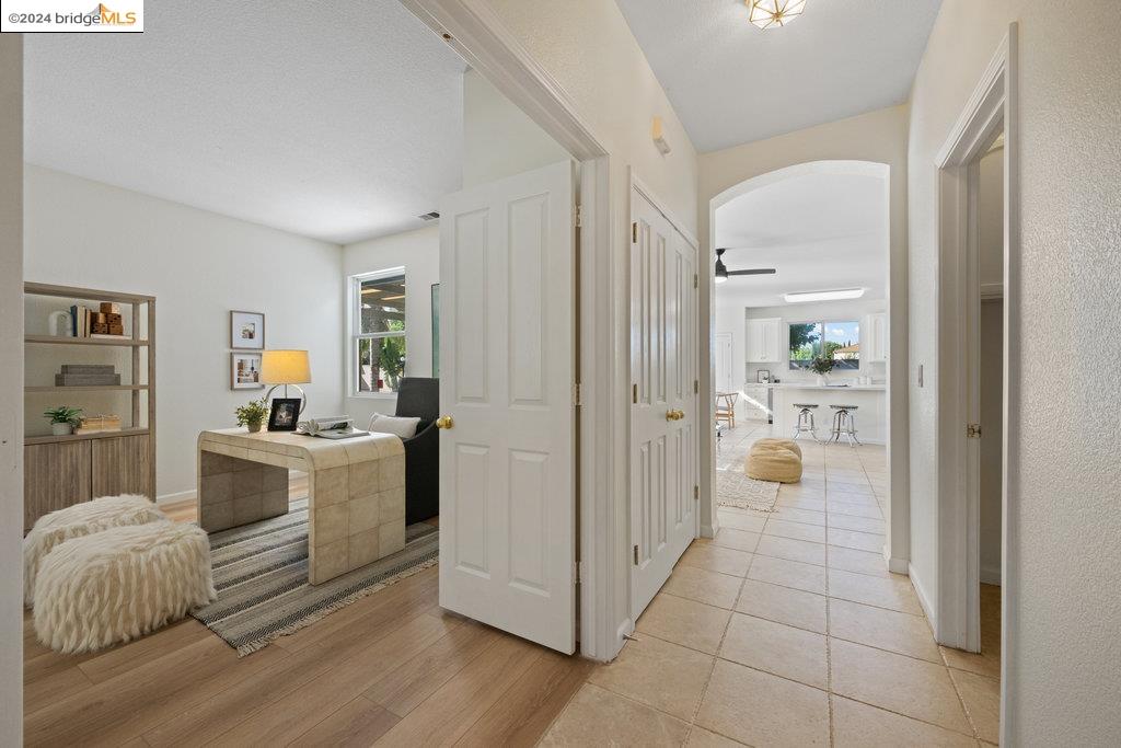 5015 HOLLOWGLEN COURT