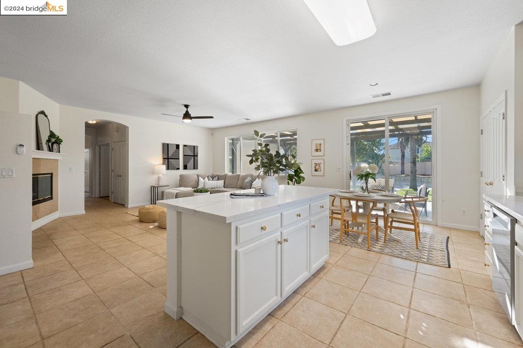 5015 HOLLOWGLEN COURT