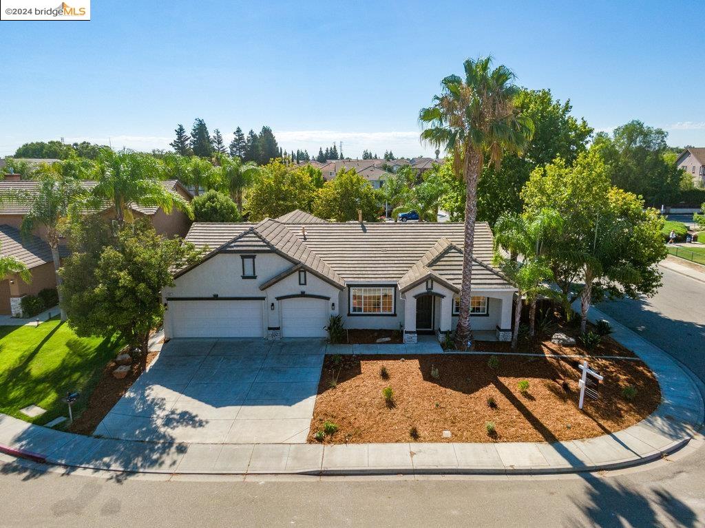 5015 HOLLOWGLEN COURT