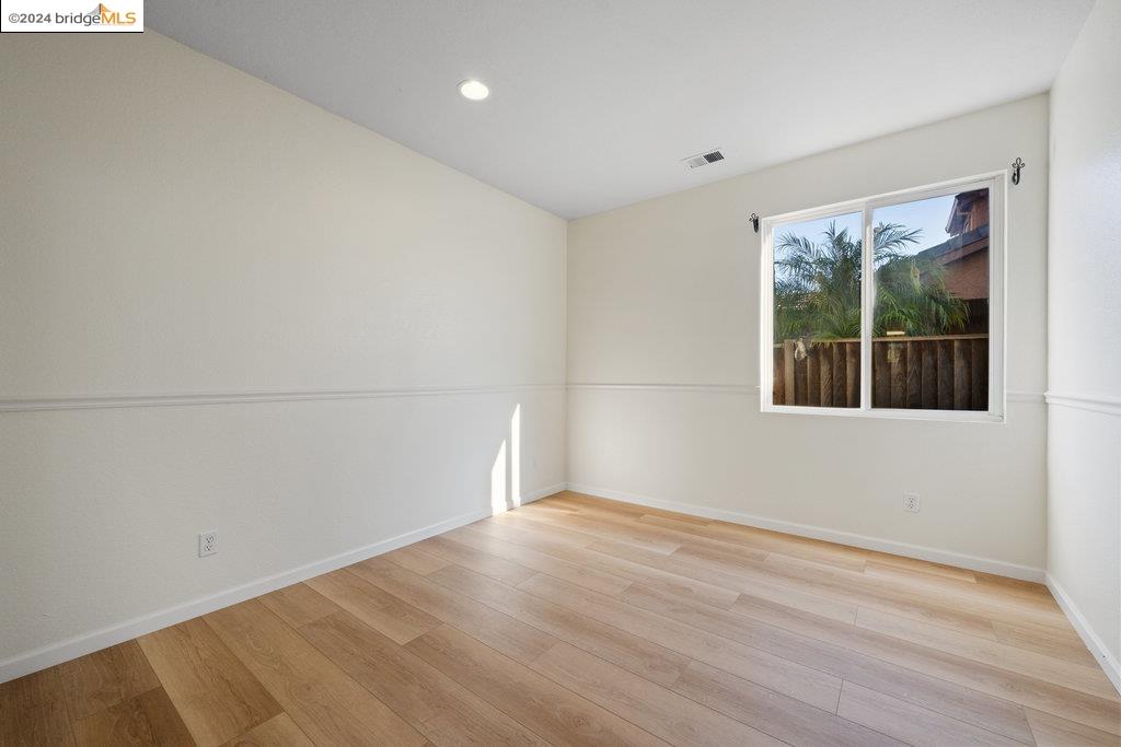 5015 HOLLOWGLEN COURT