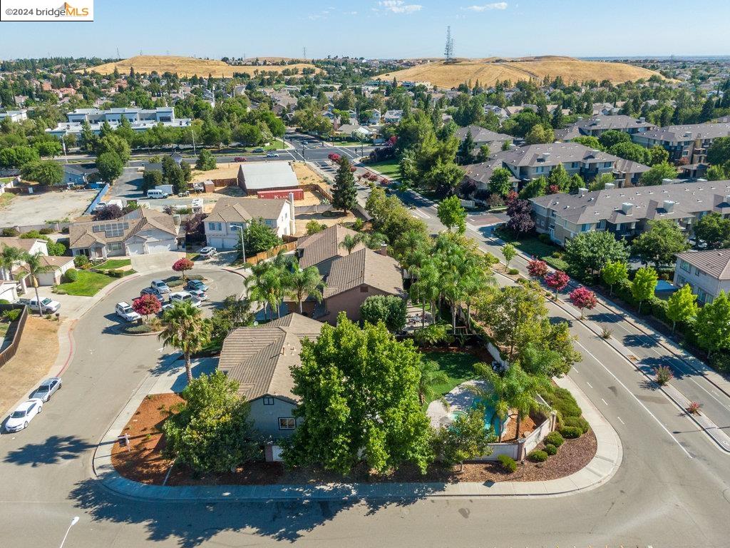 5015 HOLLOWGLEN COURT