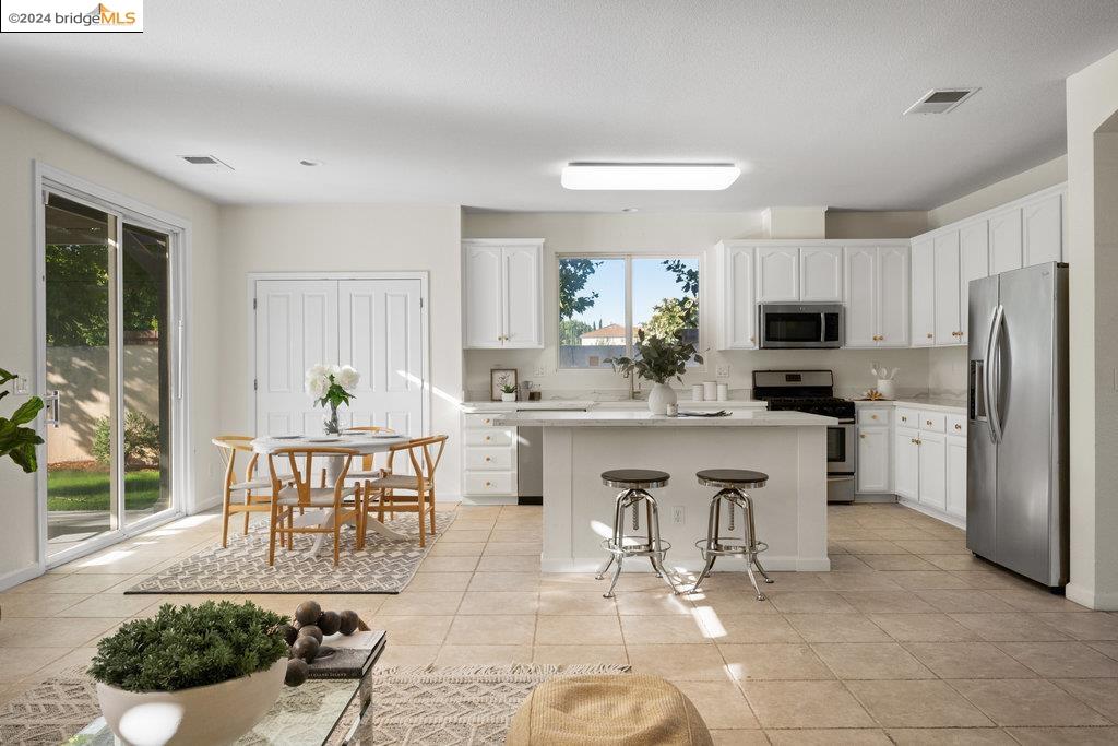 5015 HOLLOWGLEN COURT