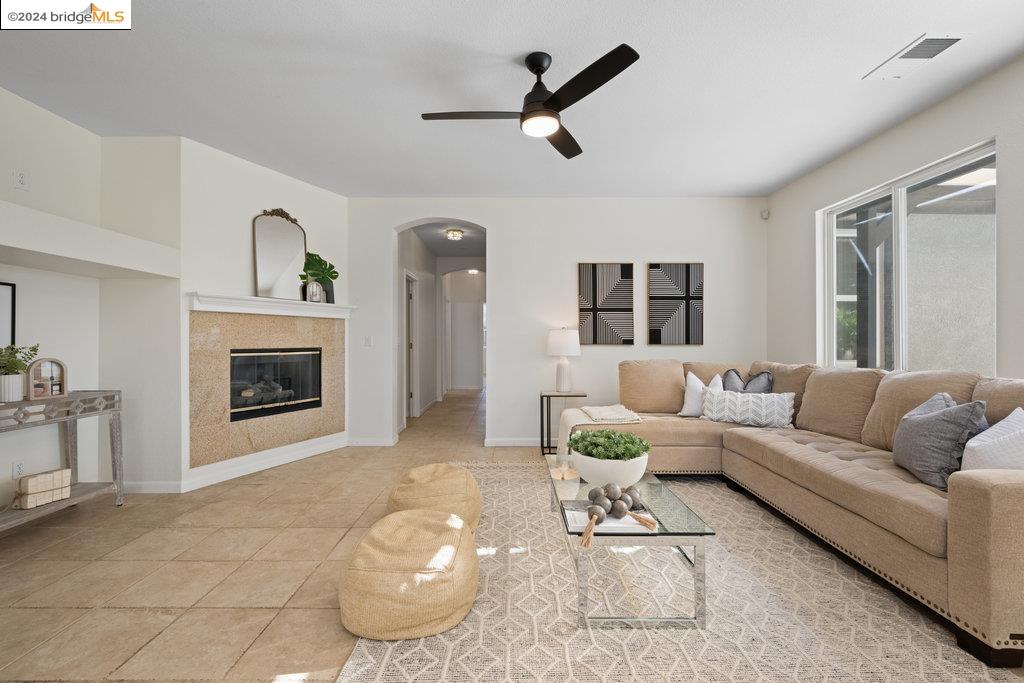 5015 HOLLOWGLEN COURT