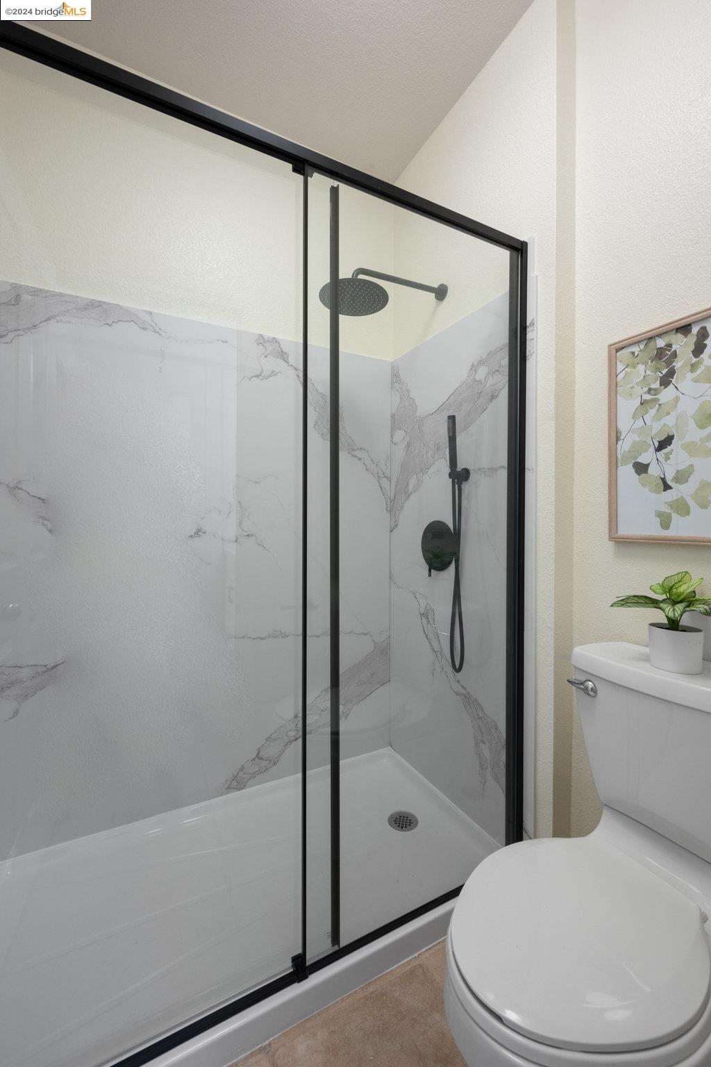 5015 HOLLOWGLEN COURT