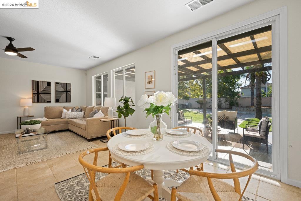 5015 HOLLOWGLEN COURT