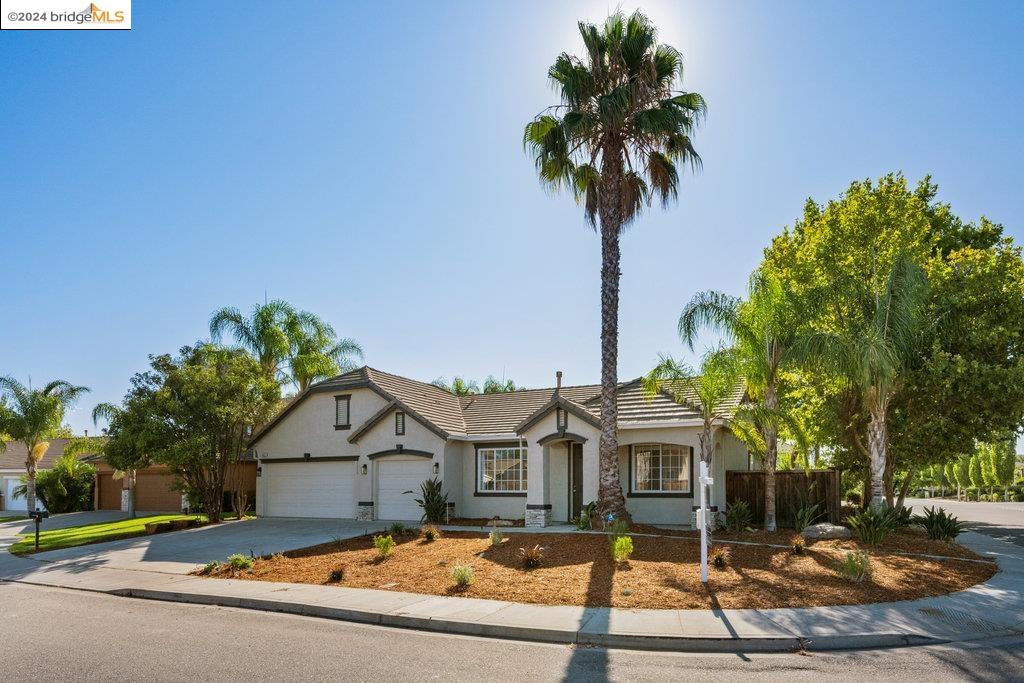 5015 HOLLOWGLEN COURT