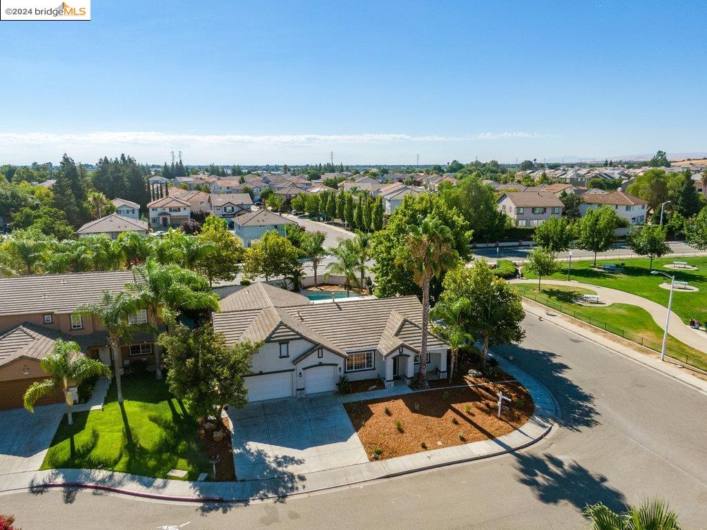 5015 HOLLOWGLEN COURT