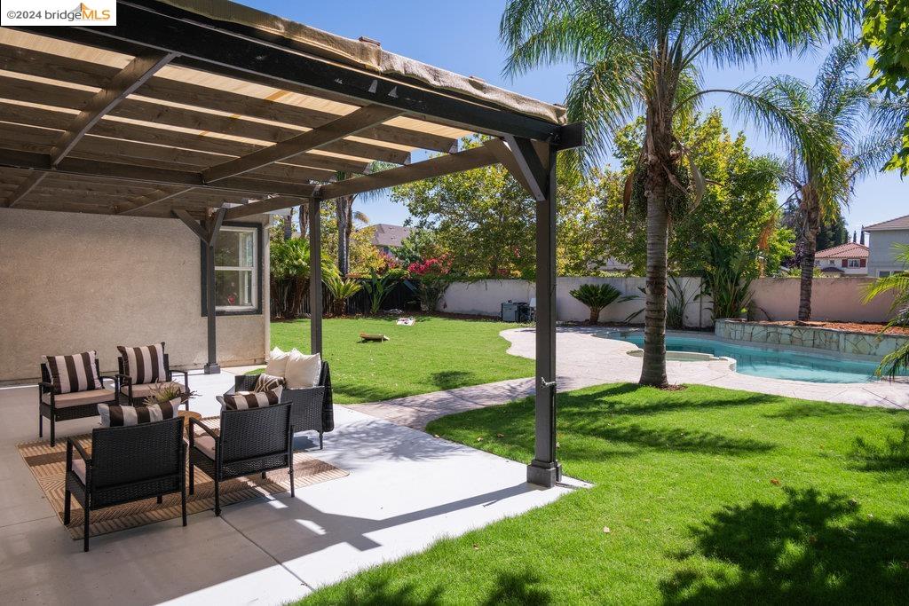 5015 HOLLOWGLEN COURT