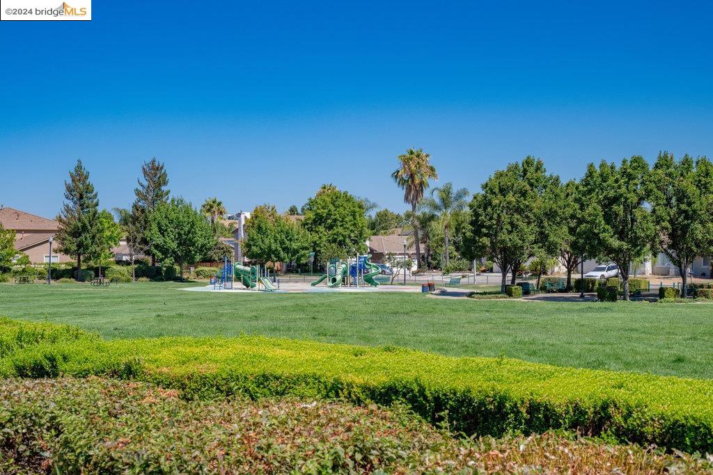 5015 HOLLOWGLEN COURT