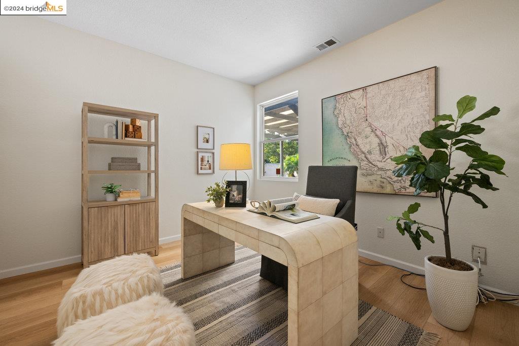 5015 HOLLOWGLEN COURT