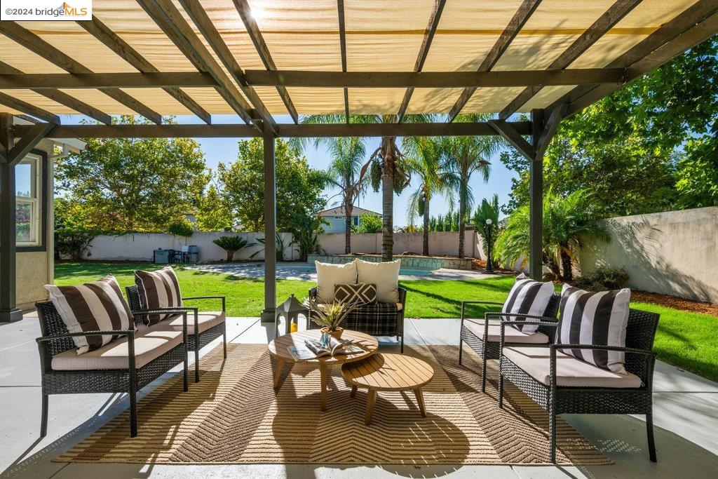 5015 HOLLOWGLEN COURT