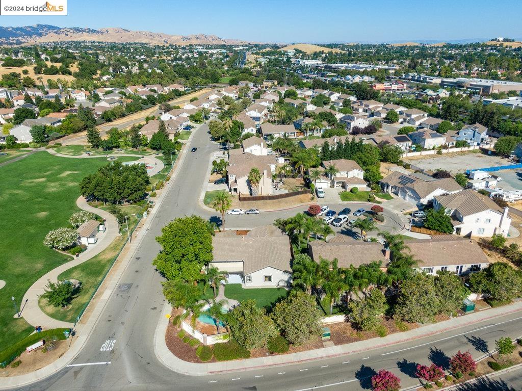 5015 HOLLOWGLEN COURT