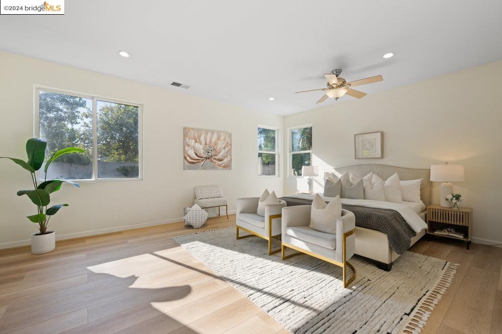 5015 HOLLOWGLEN COURT