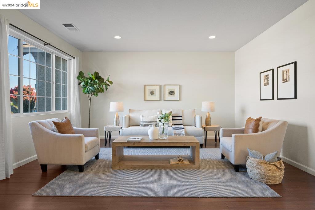 5015 HOLLOWGLEN COURT