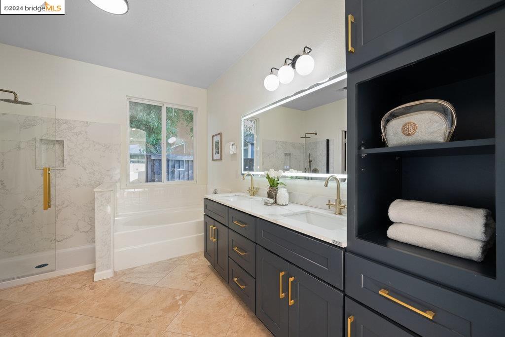 5015 HOLLOWGLEN COURT