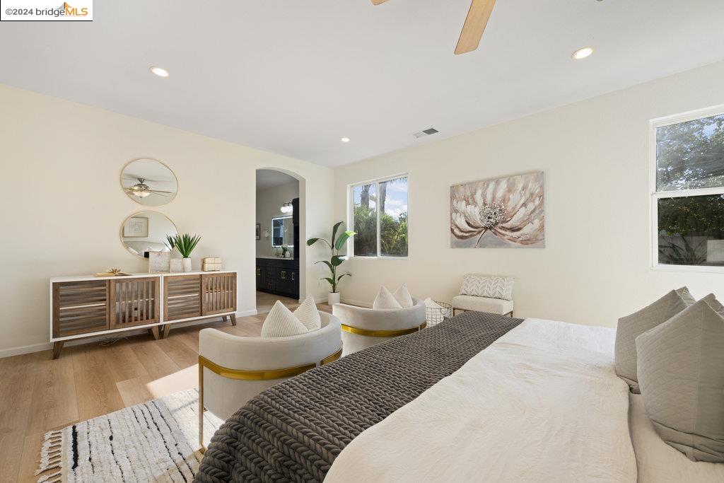 5015 HOLLOWGLEN COURT