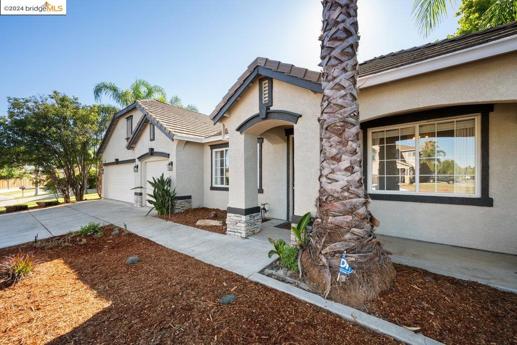 5015 HOLLOWGLEN COURT