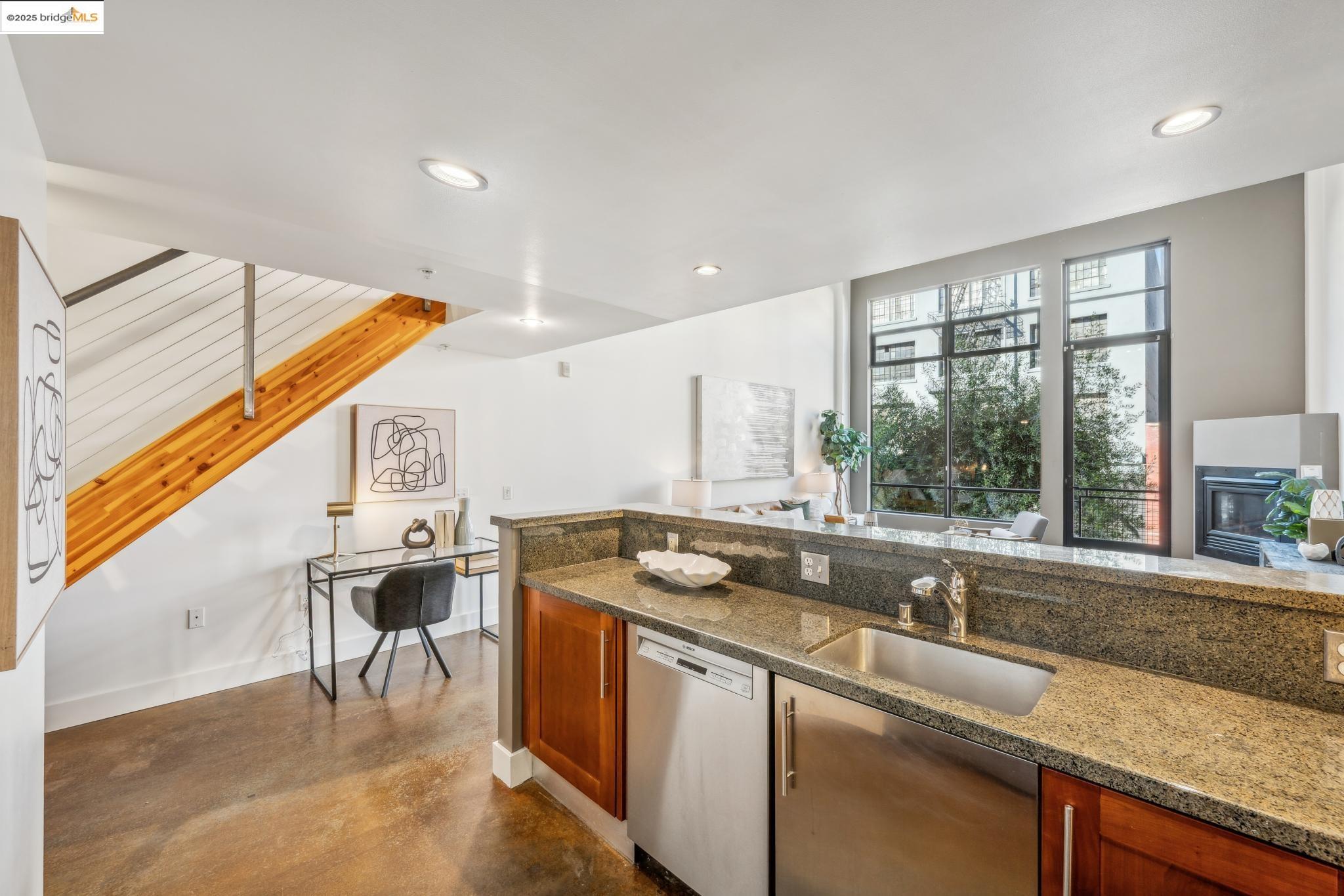 200 Townsend St # 4