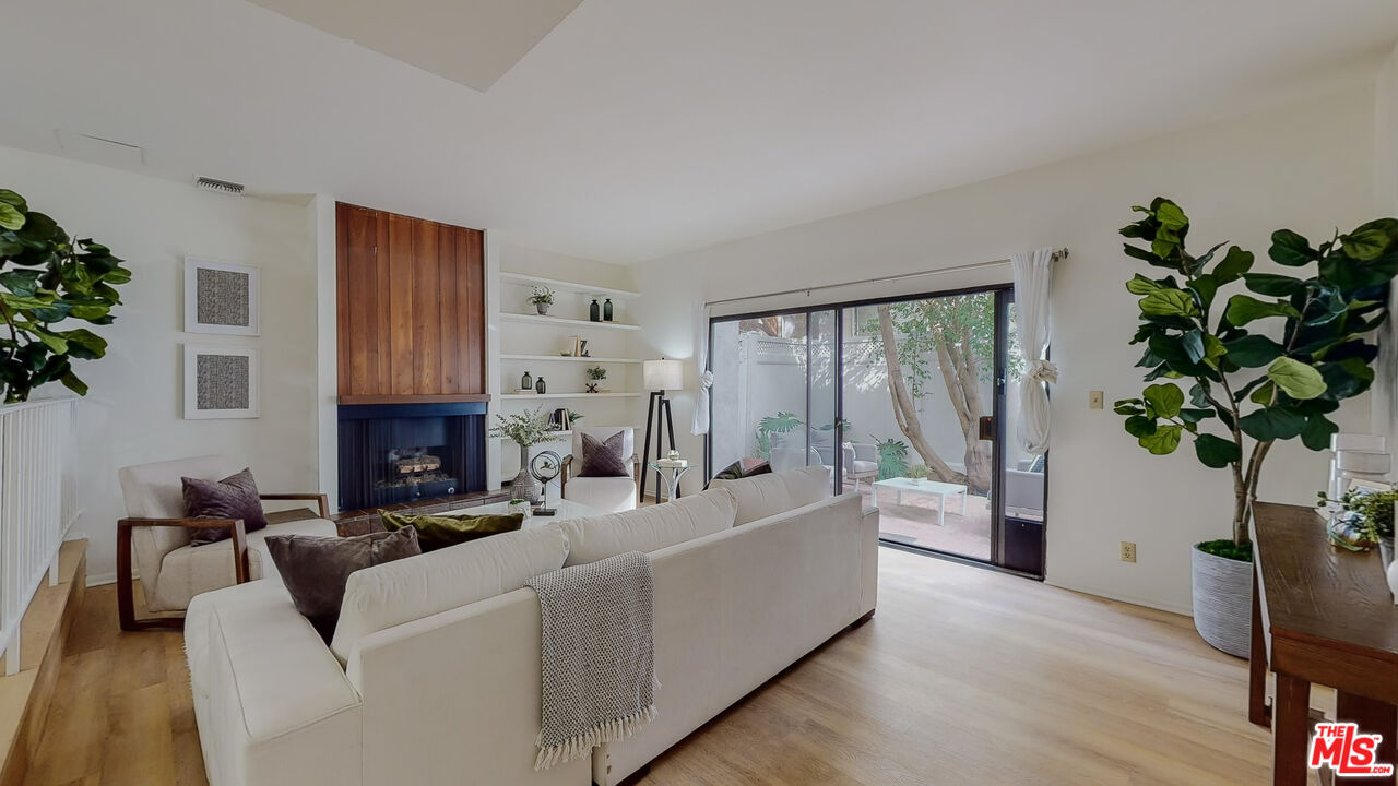 1830 Kelton Ave Unit: 11