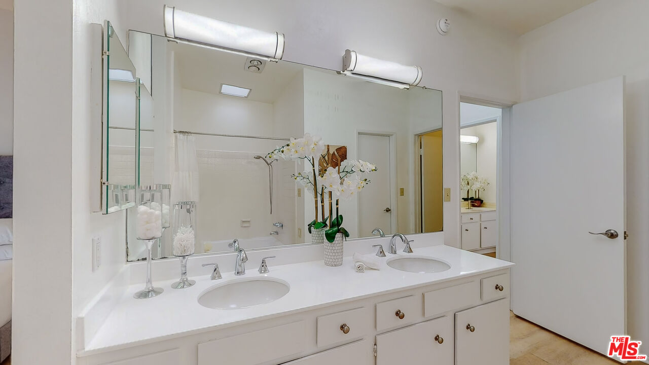 1830 Kelton Ave Unit: 11