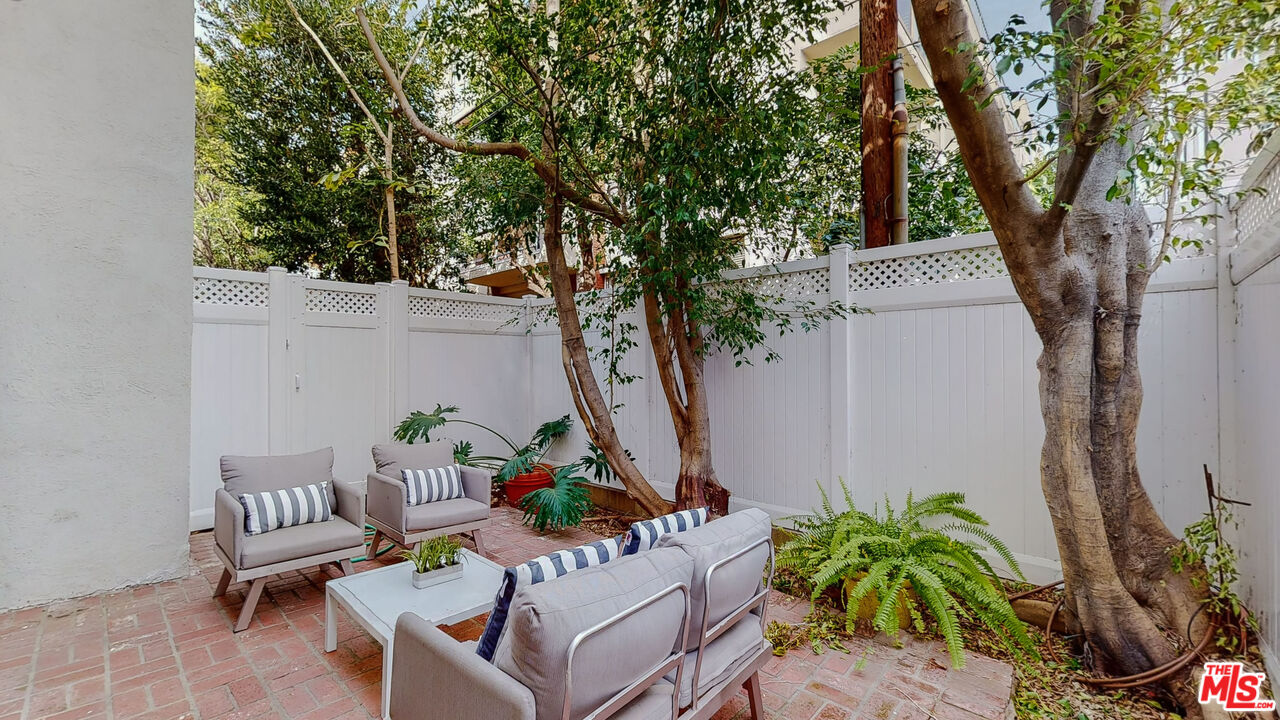 1830 Kelton Ave Unit: 11