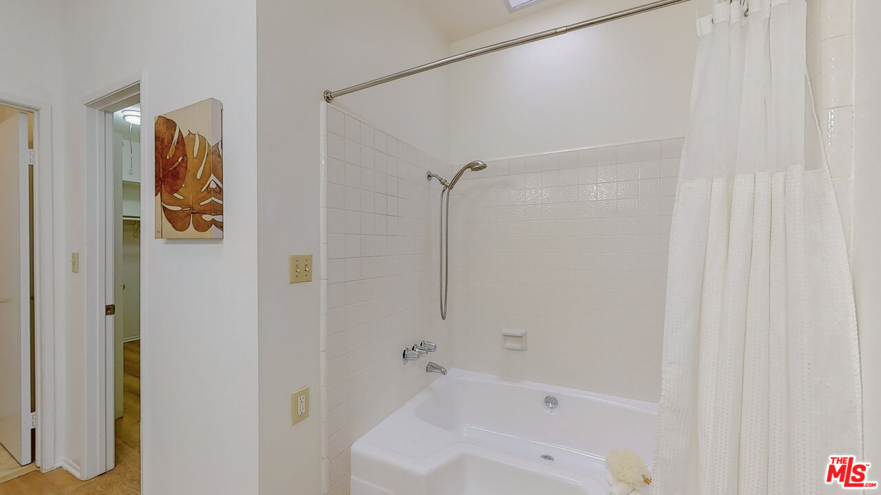 1830 Kelton Ave Unit: 11