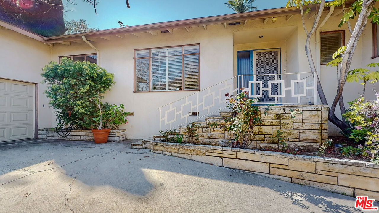 3355 Barbydell Dr