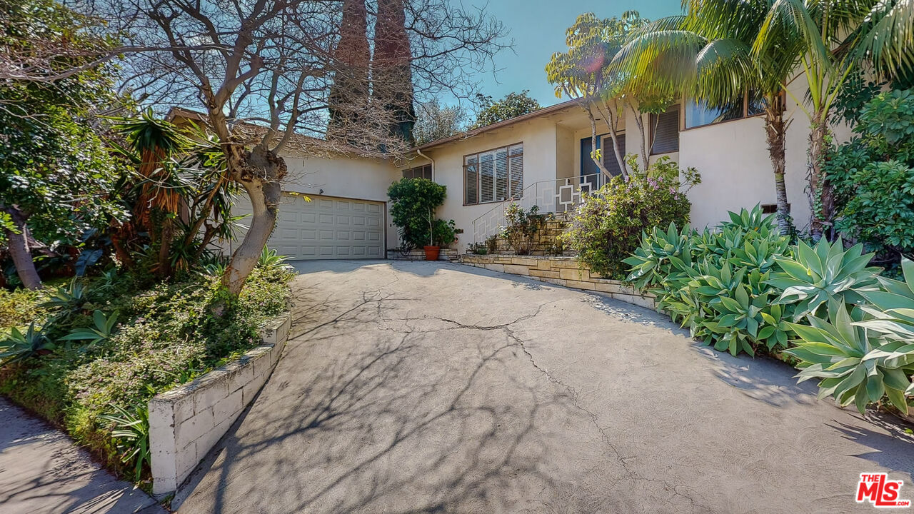 3355 Barbydell Dr