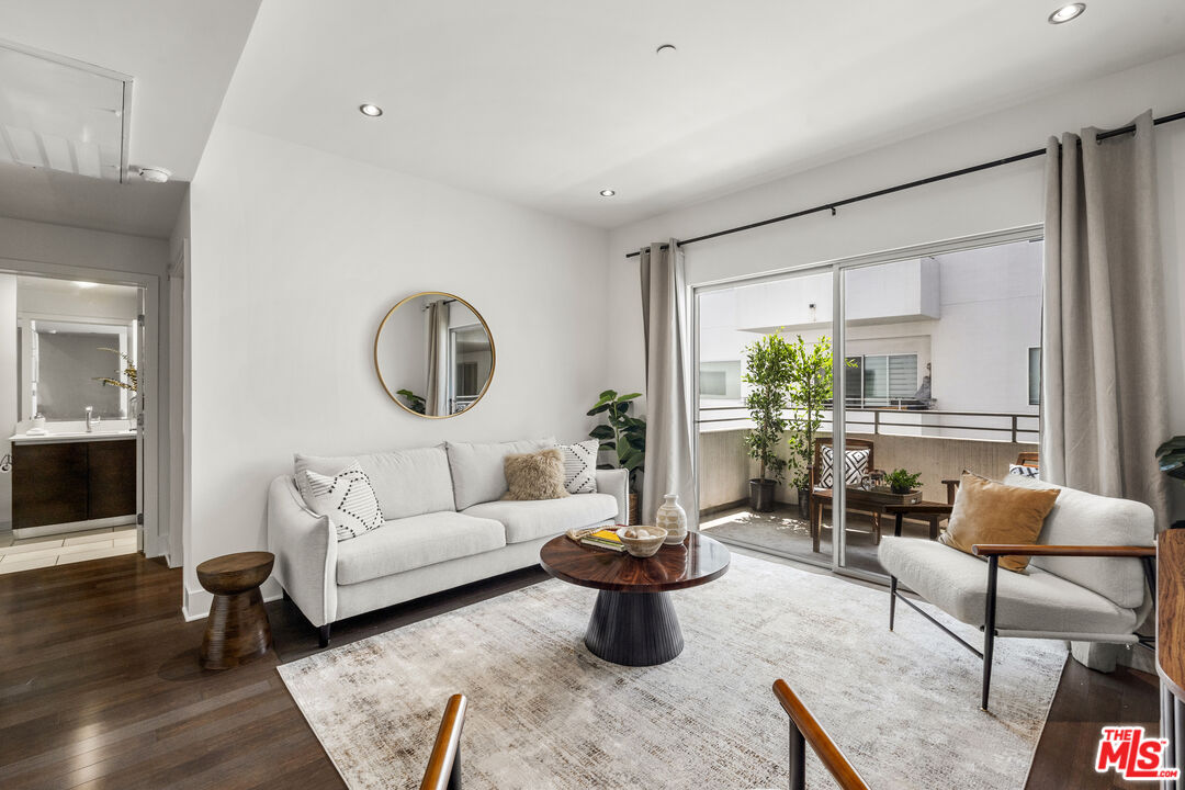 1700 Sawtelle Blvd Unit: 215