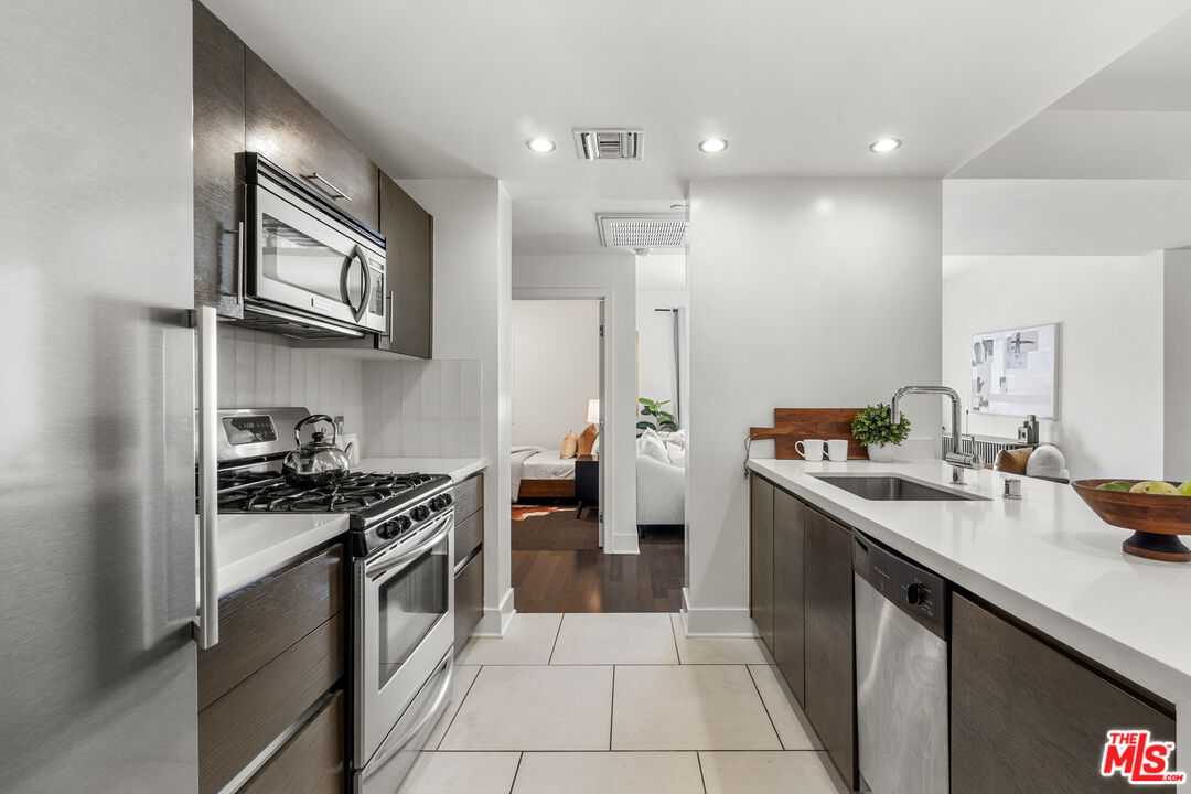 1700 Sawtelle Blvd Unit: 215