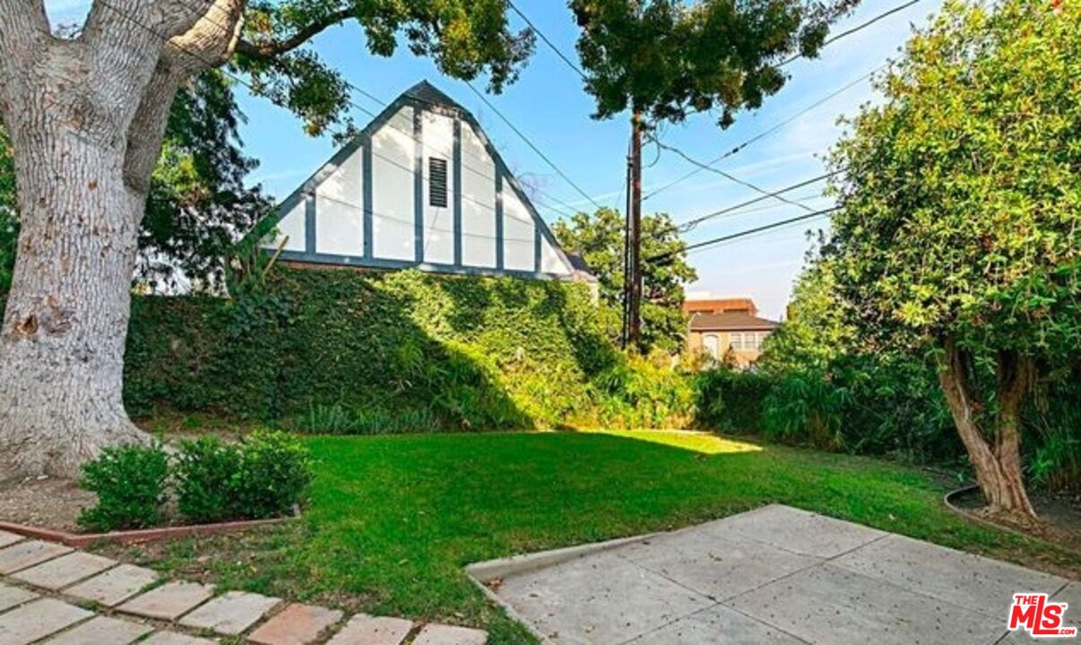 466 S Beverwil Dr
