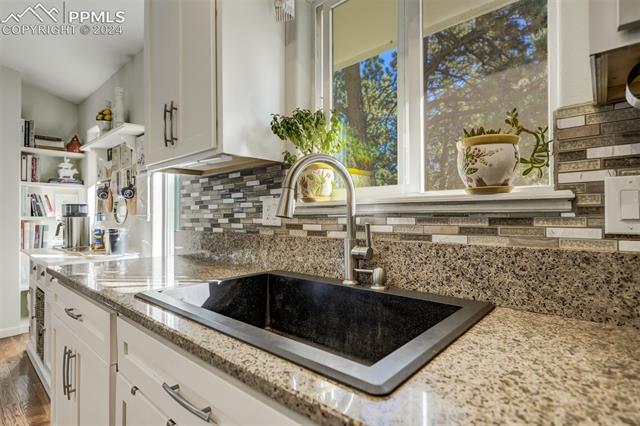 1306 Meadowlake Way