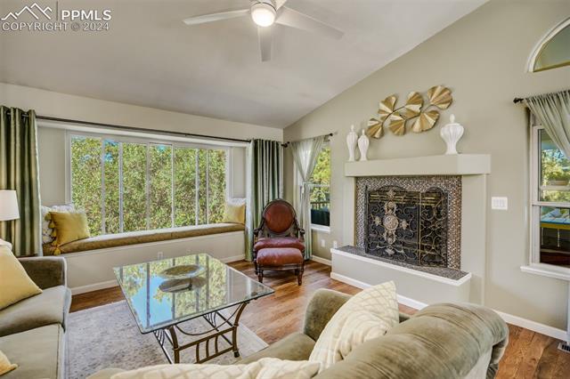 1306 Meadowlake Way