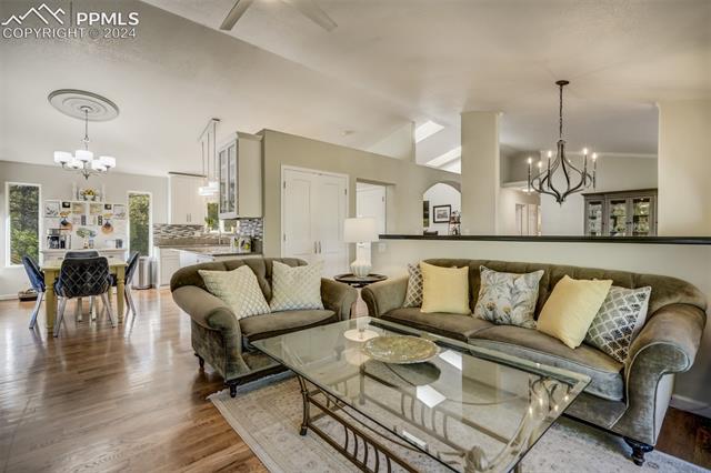 1306 Meadowlake Way