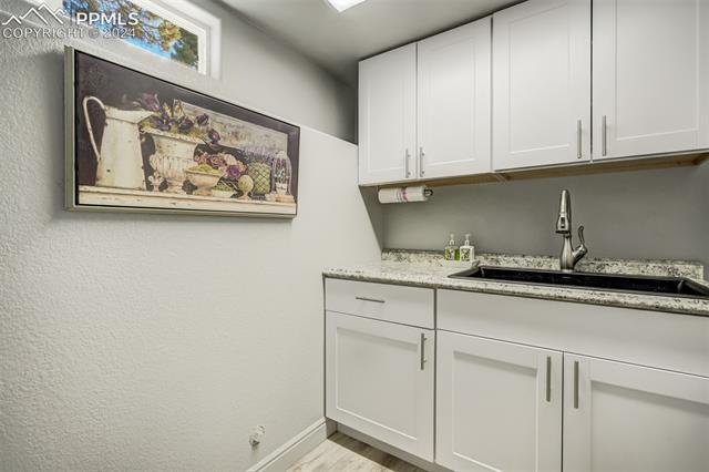 1306 Meadowlake Way
