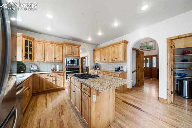 355 E Kings Deer Point