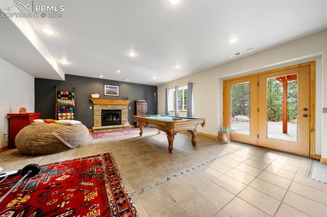 355 E Kings Deer Point