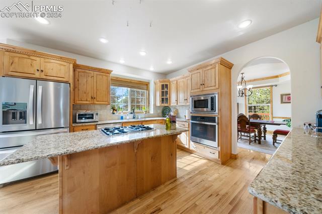 355 E Kings Deer Point