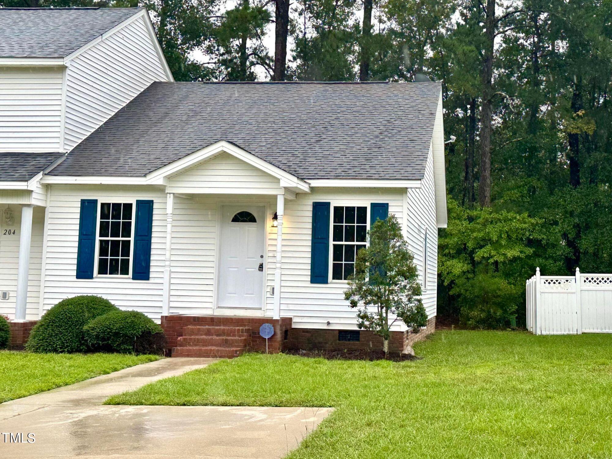 202 St James Court
