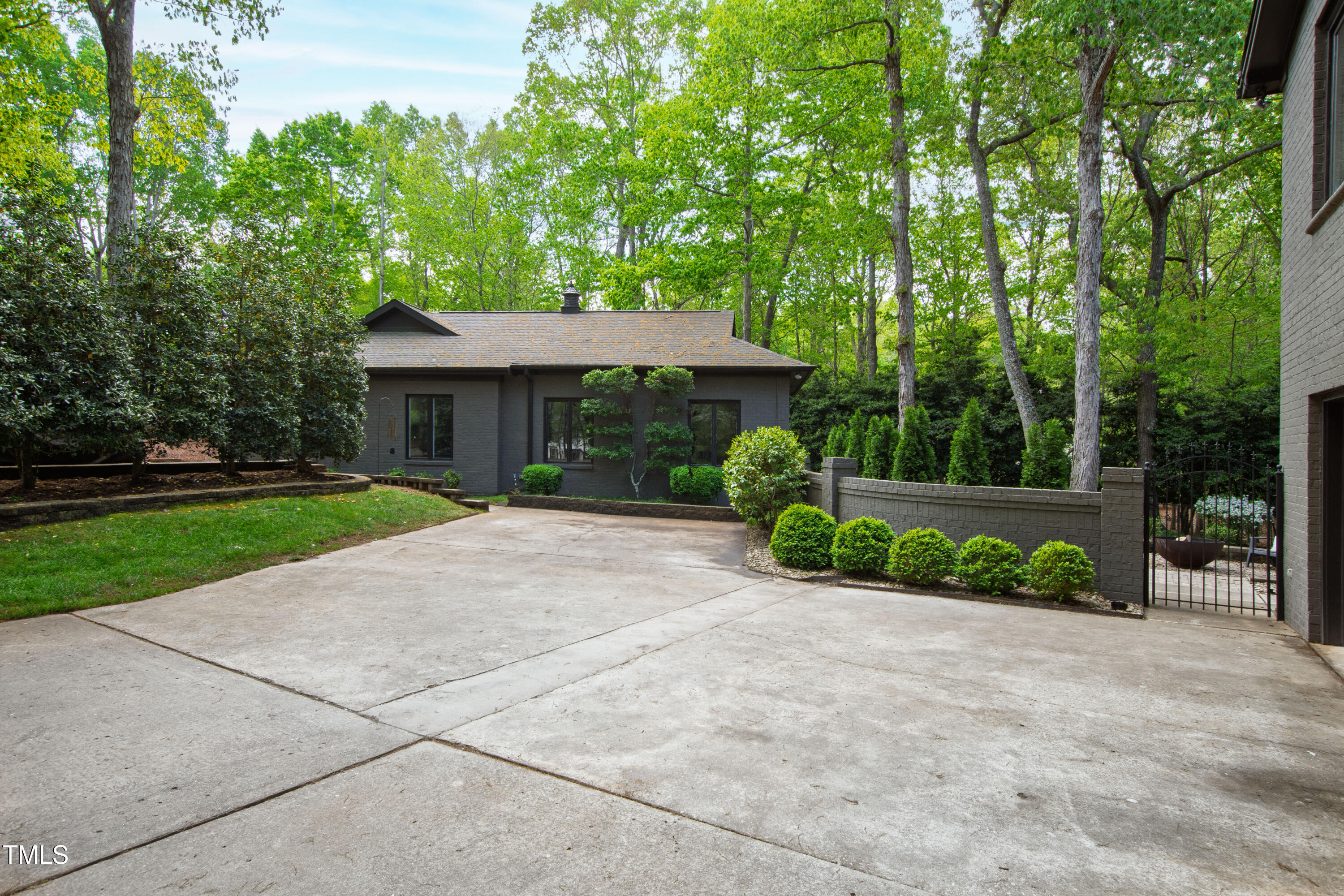 10805 The Olde Place