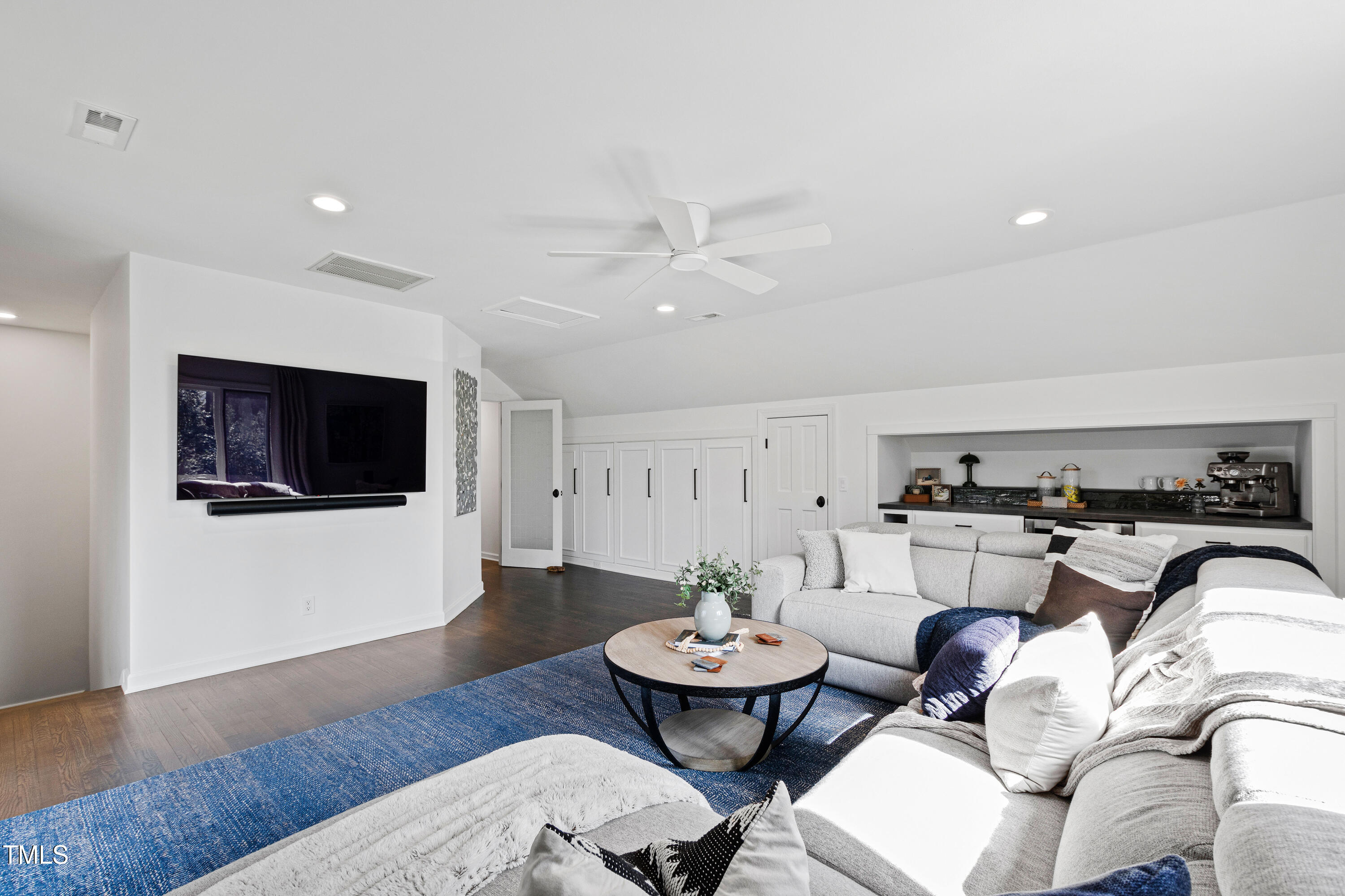 10805 The Olde Place