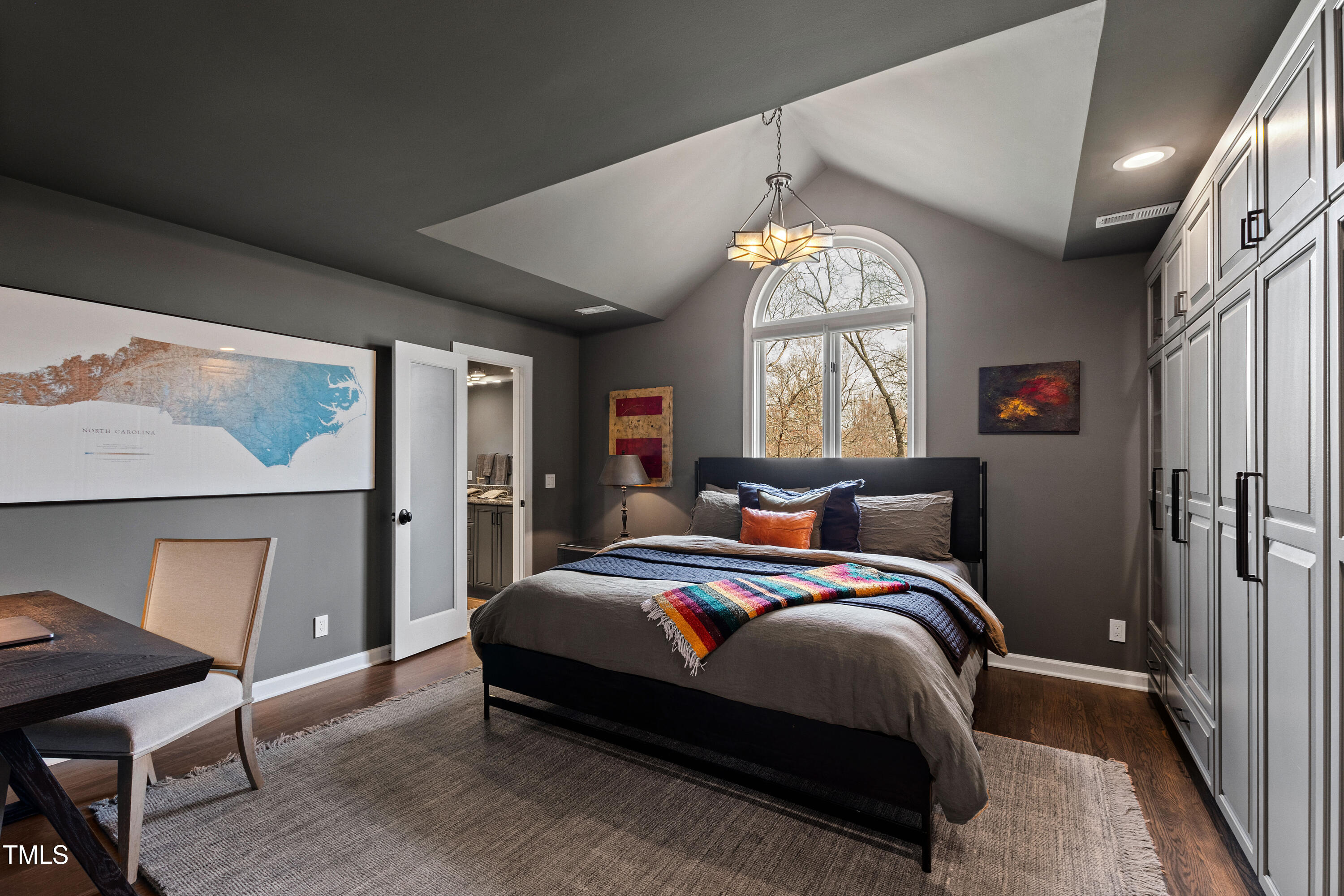 10805 The Olde Place