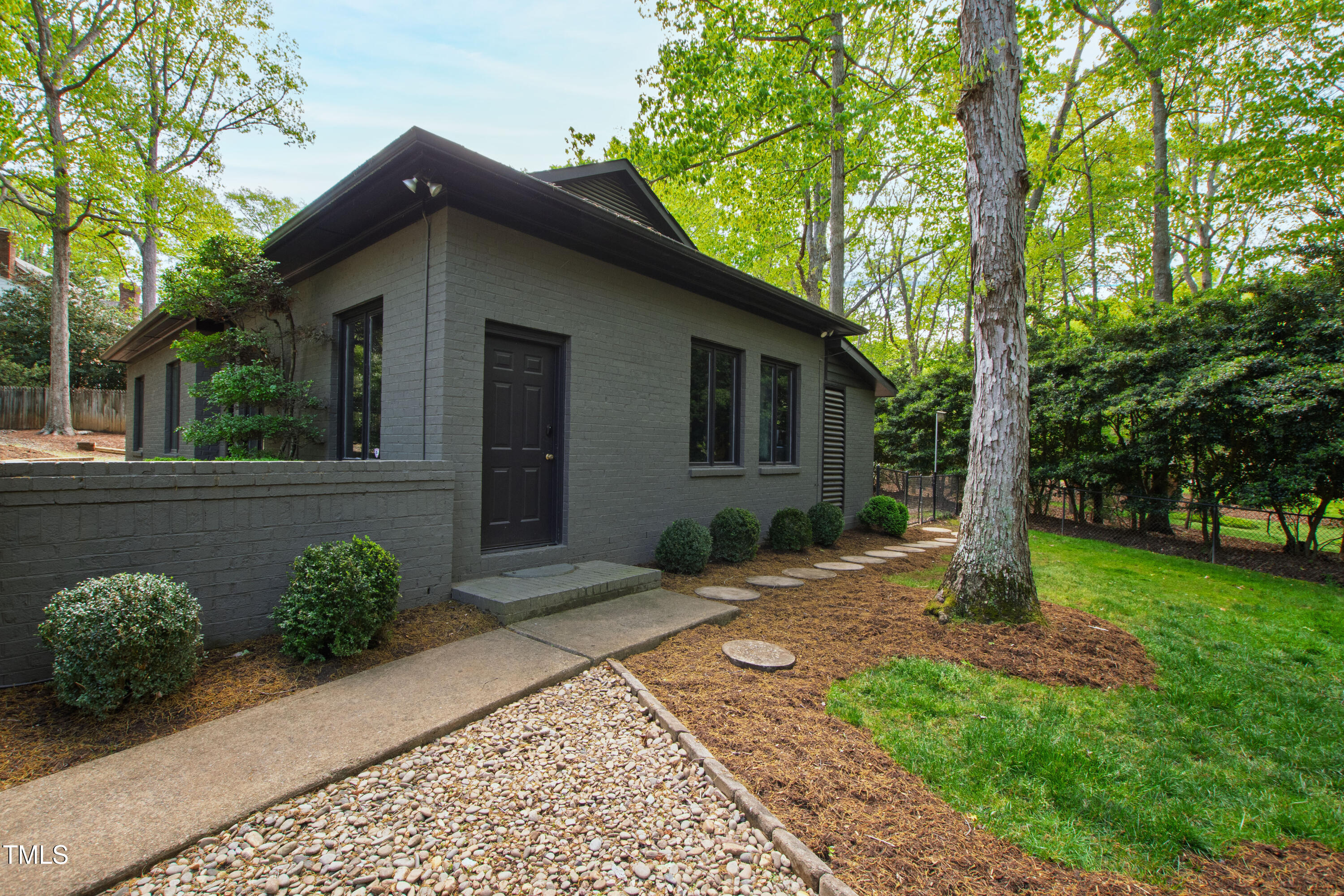 10805 The Olde Place