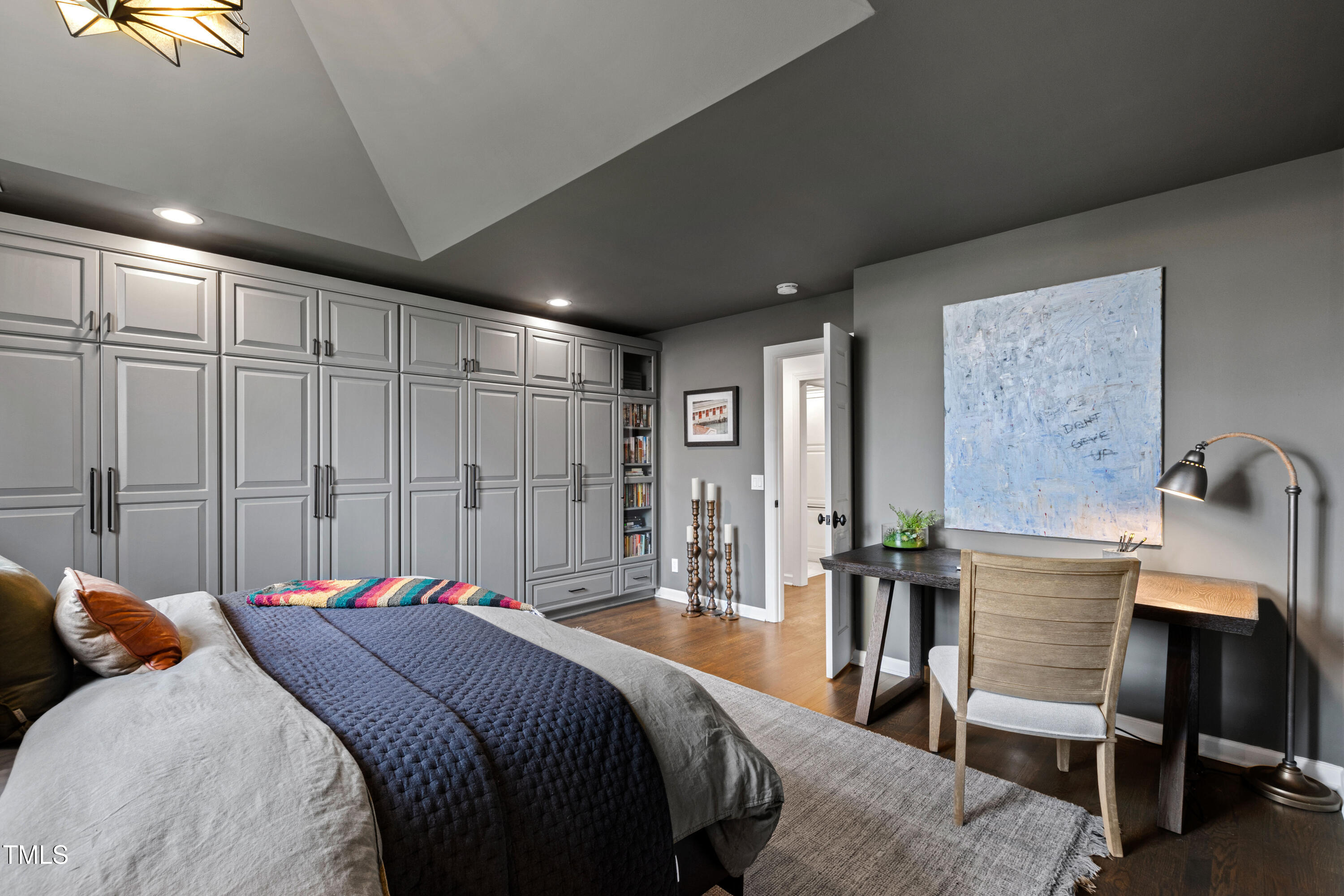 10805 The Olde Place