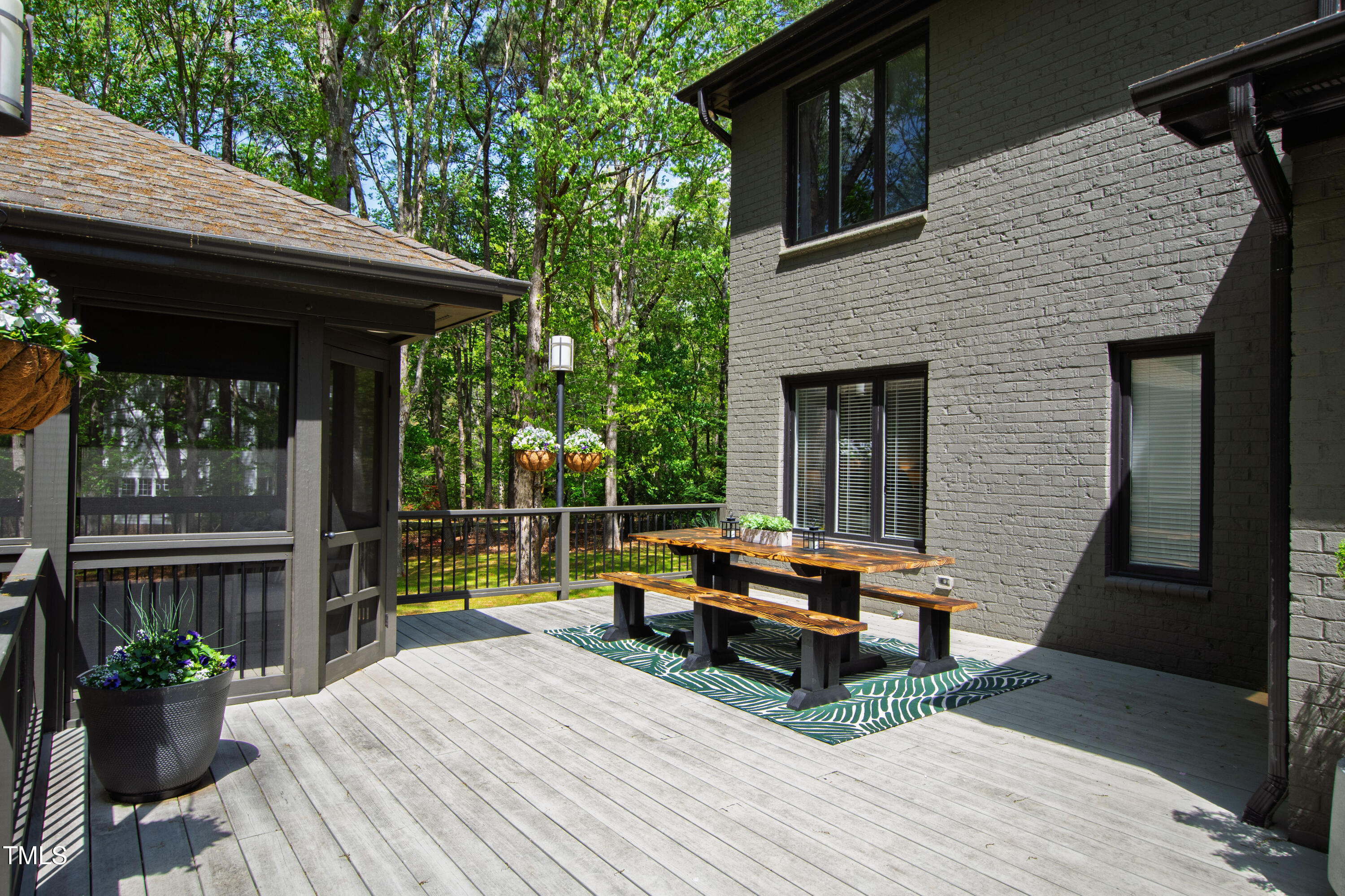 10805 The Olde Place