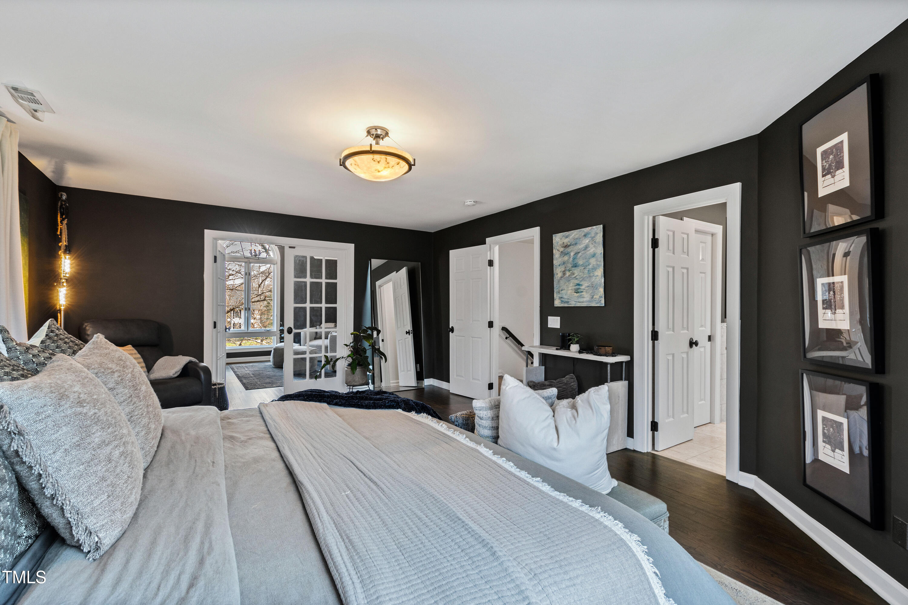 10805 The Olde Place