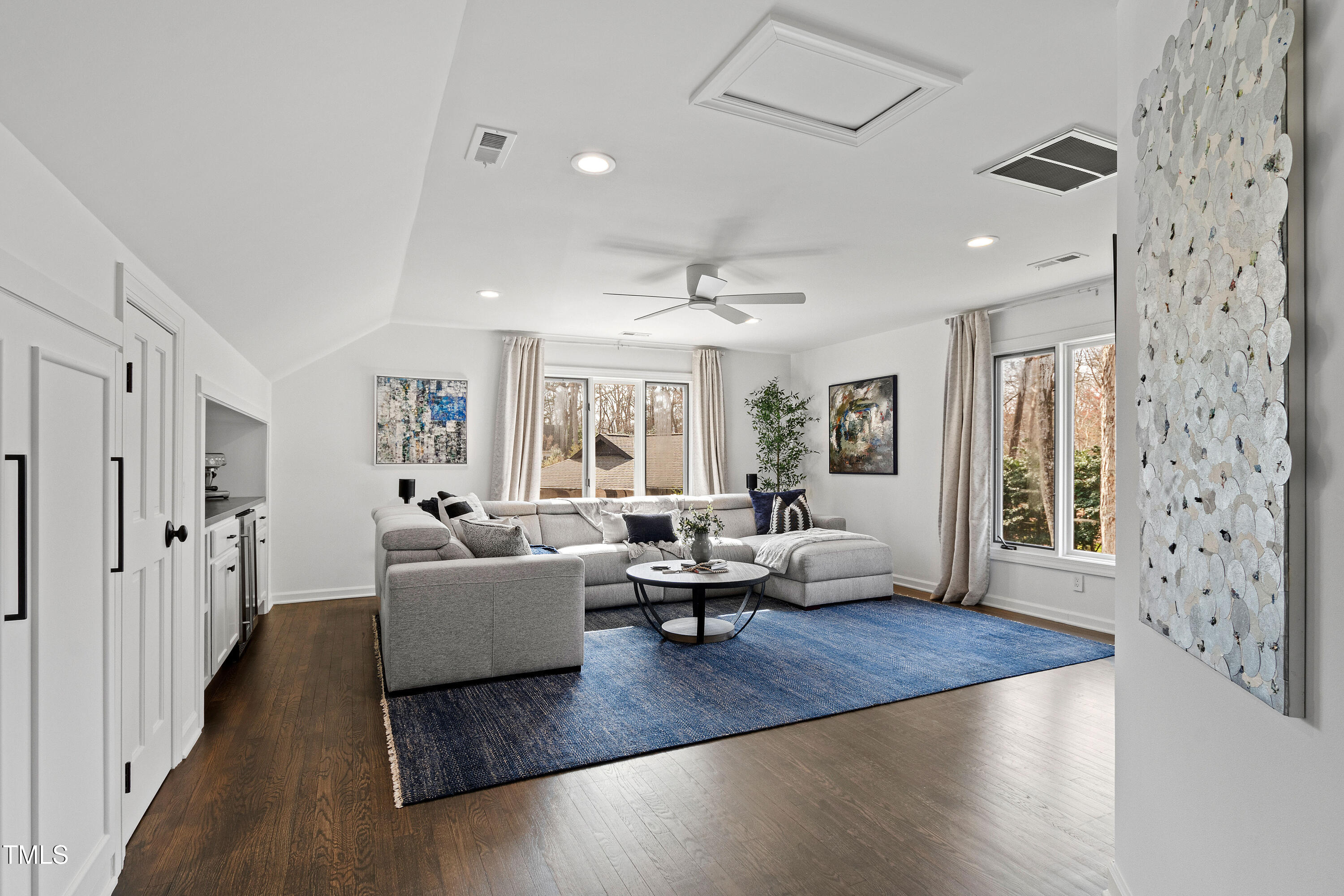 10805 The Olde Place