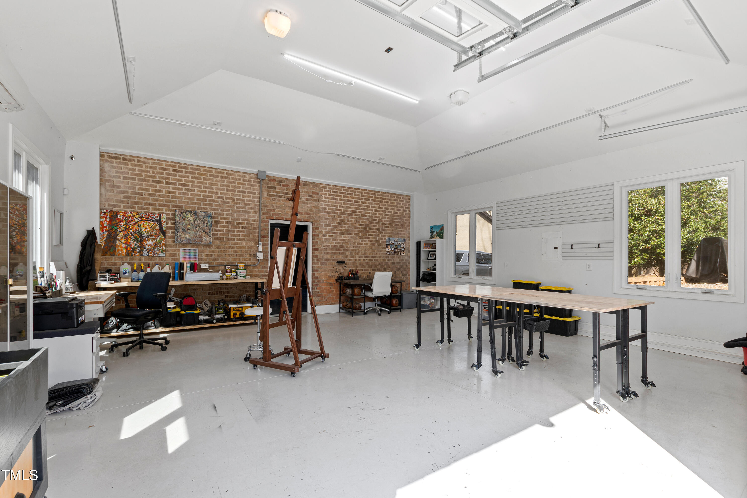 10805 The Olde Place