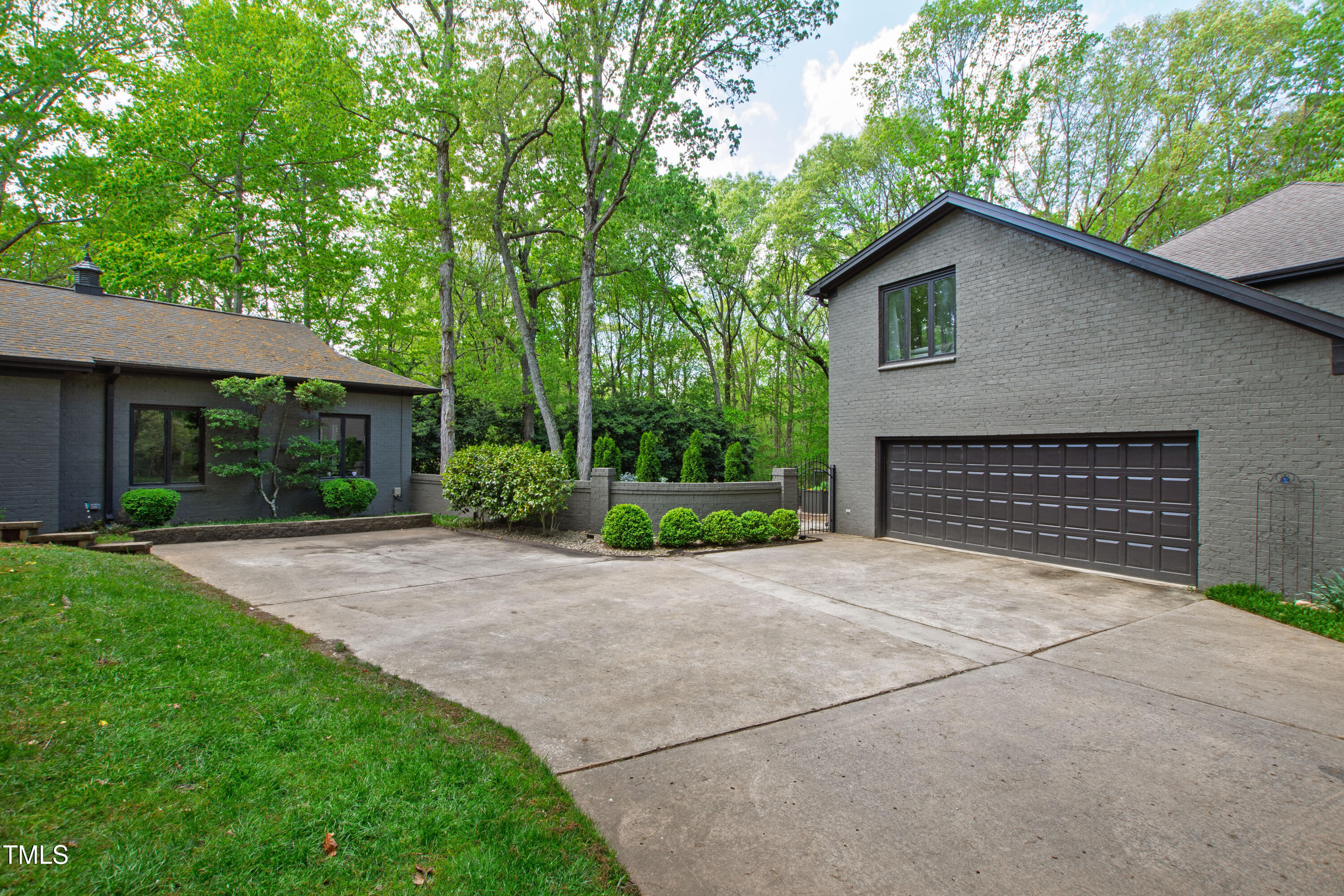 10805 The Olde Place